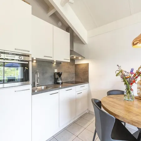 Stylish With Balcony Apartment *